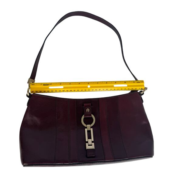 Vintage Etienne Aigner Burgundy Leather Shoulder Bag –  Minimalist Chic - Picture 3 of 16